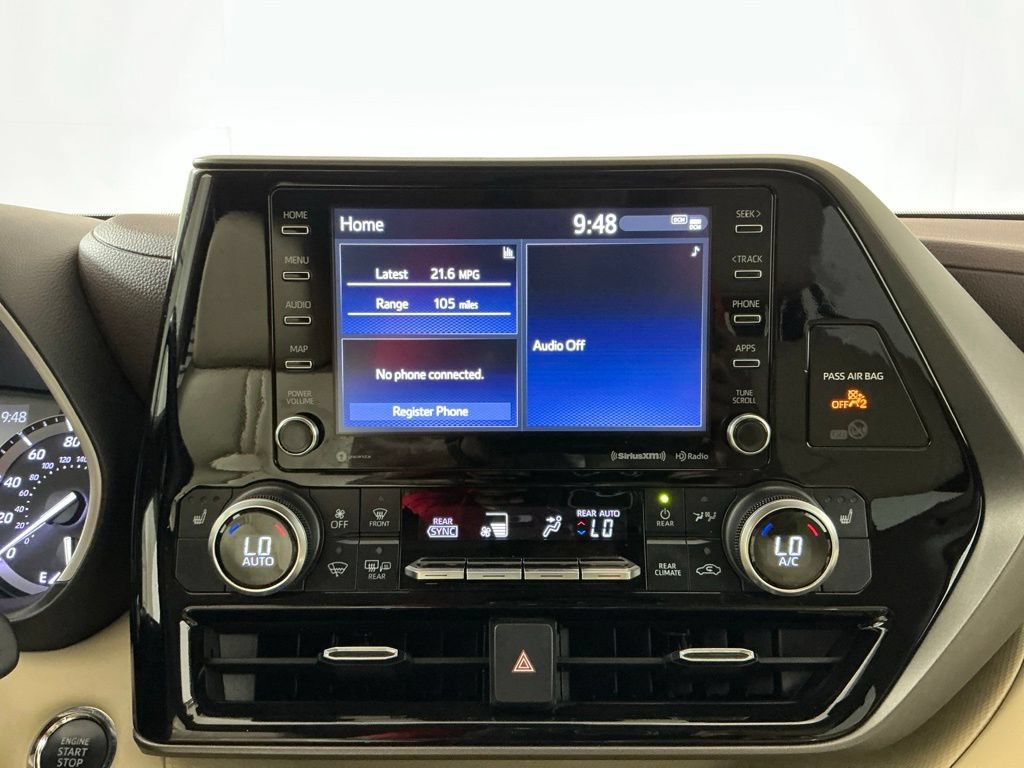 Used 2022 Toyota Highlander XLE FWD image 11