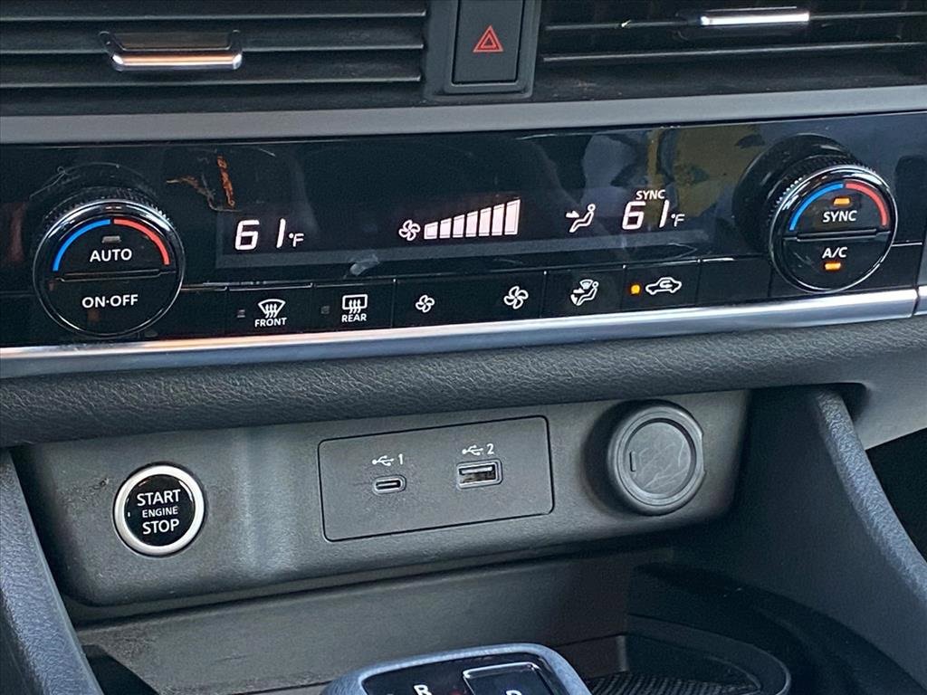 Used 2023 Nissan Rogue SV image 9