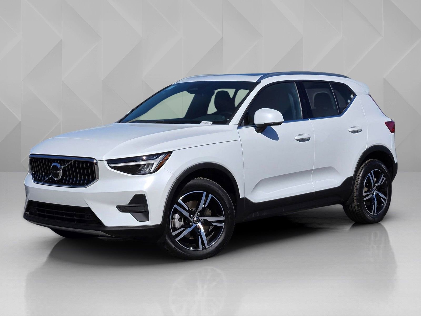 Certified 2025 Volvo XC40 B5 Core image 2