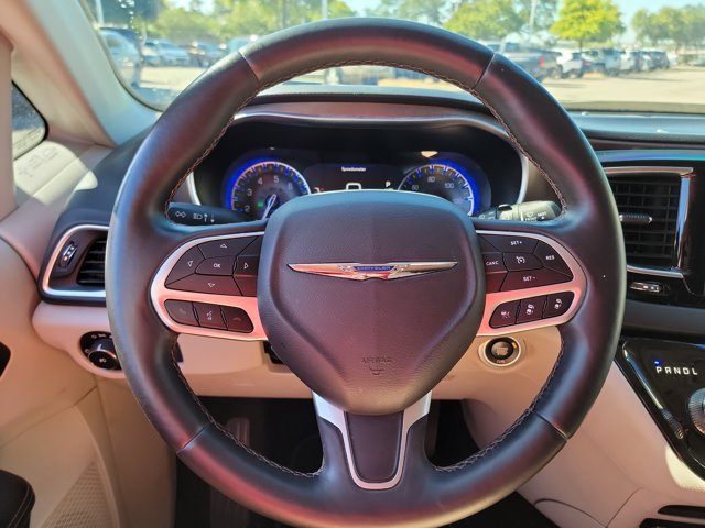 Used 2018 Chrysler Pacifica Touring-L Plus w/ Advanced Safetytec Group FWD image 20