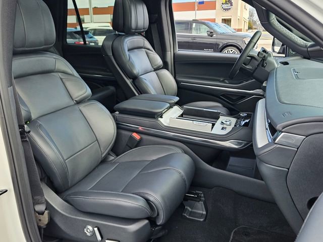 New 2025 Lincoln Navigator Reserve w/ Jet Appearance Package AWD/4WD image 17