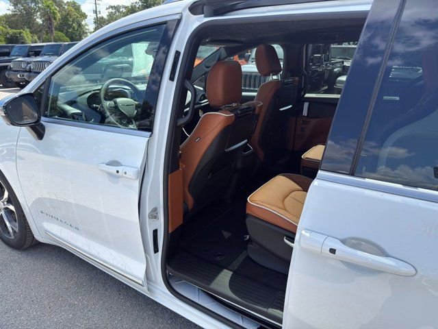 New 2026 Chrysler Pacifica Pinnacle w/ Trailer Tow Group image 29