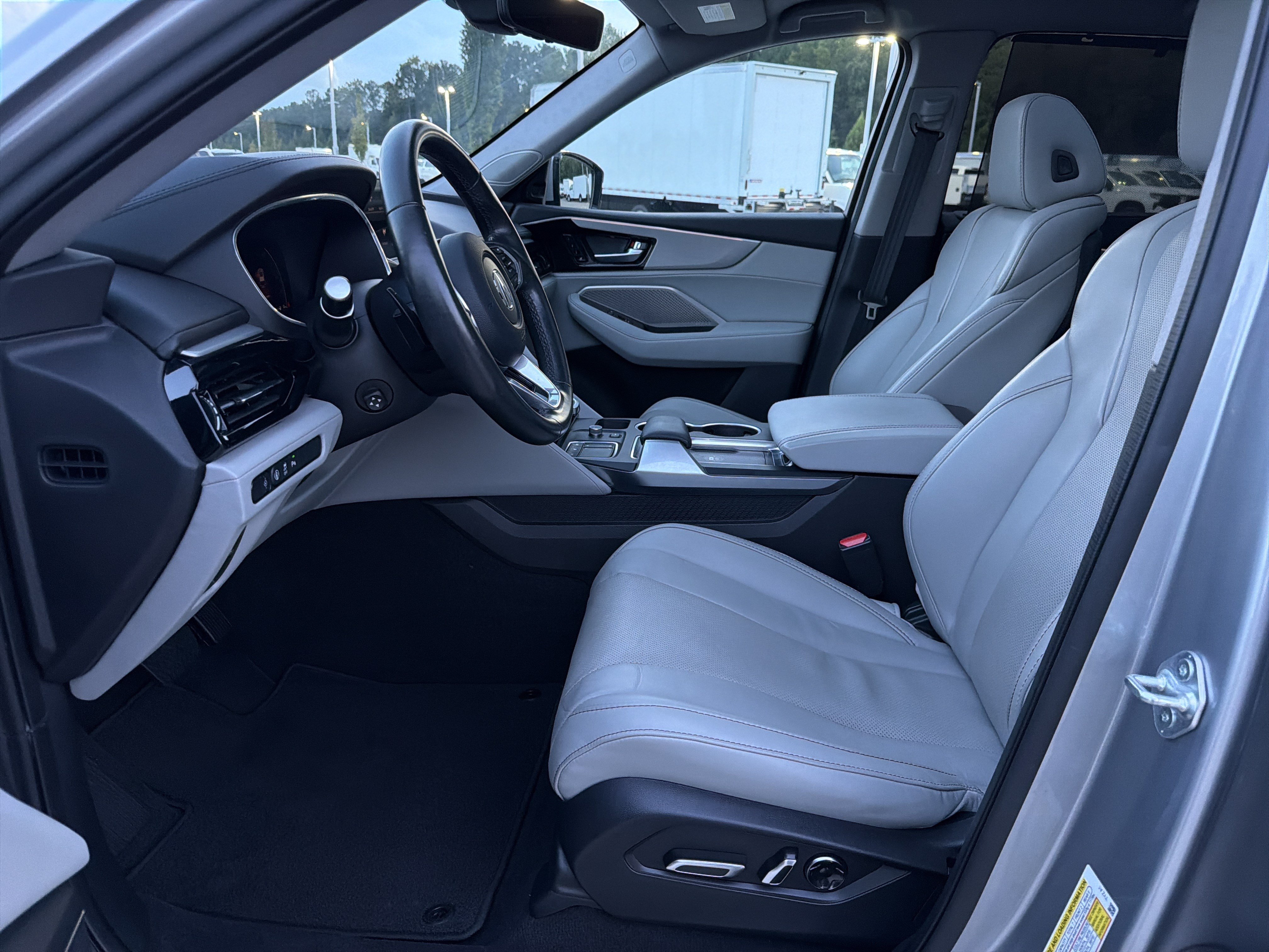 Used 2024 Acura MDX w/ Technology Package FWD image 16