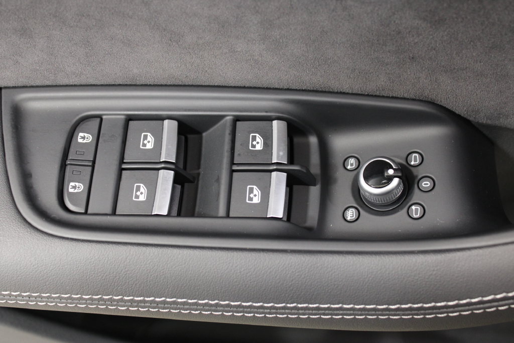 Used 2025 Audi SQ7 Prestige AWD/4WD image 19