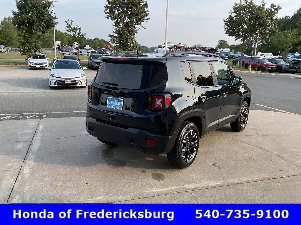 Used 2023 Jeep Renegade Latitude AWD/4WD image 6