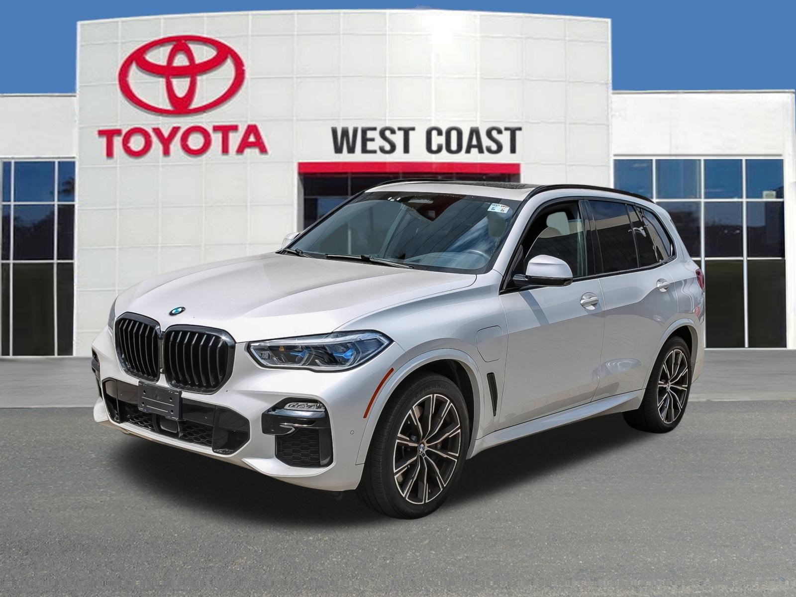 Used 2021 BMW X5 xDrive45e w/ M Sport Package AWD/4WD image 1