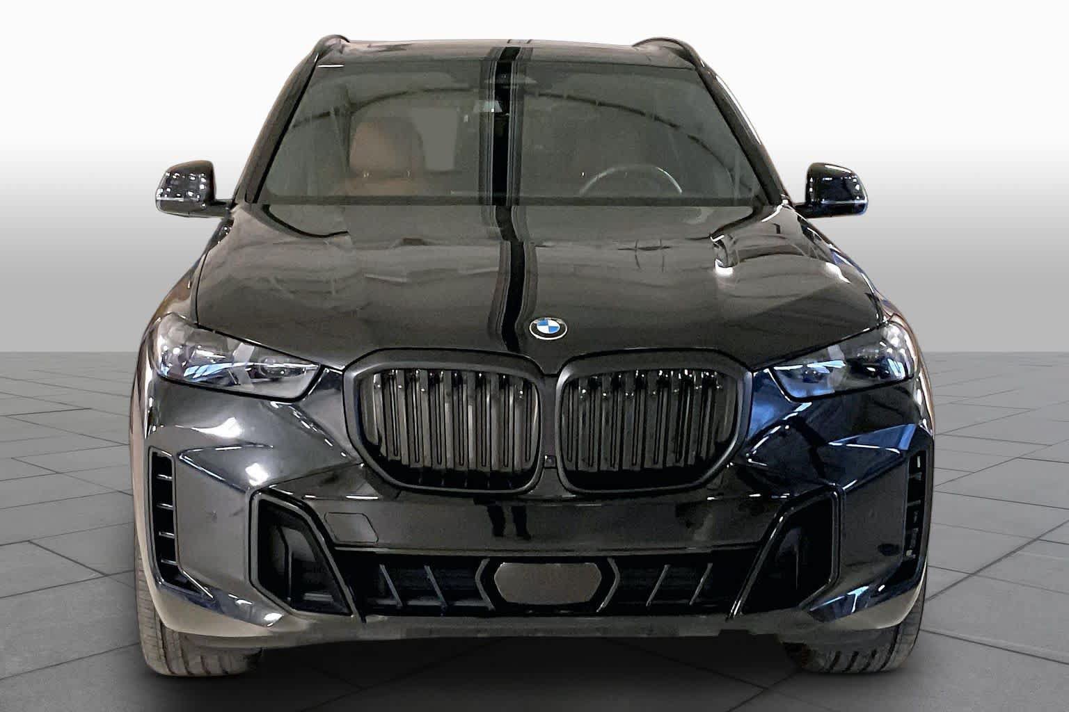 Used 2024 BMW X5 xDrive40i w/ M Sport Package AWD/4WD image 3