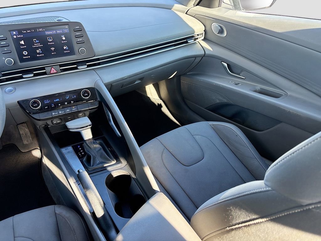 Used 2023 Hyundai Elantra SEL w/ Cargo Package image 21