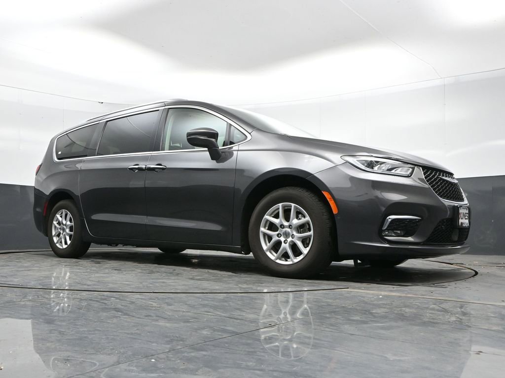 Used 2021 Chrysler Pacifica Touring-L w/ Uconnect Theater Family Group FWD image 43