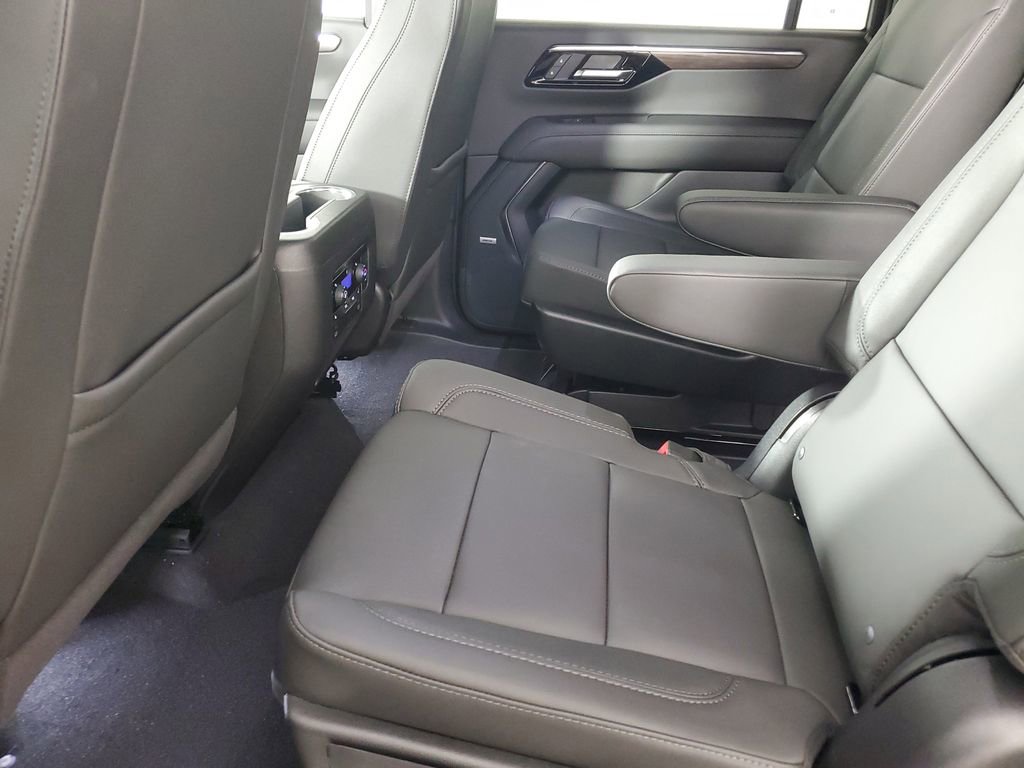 New 2026 Chevrolet Suburban LT image 14