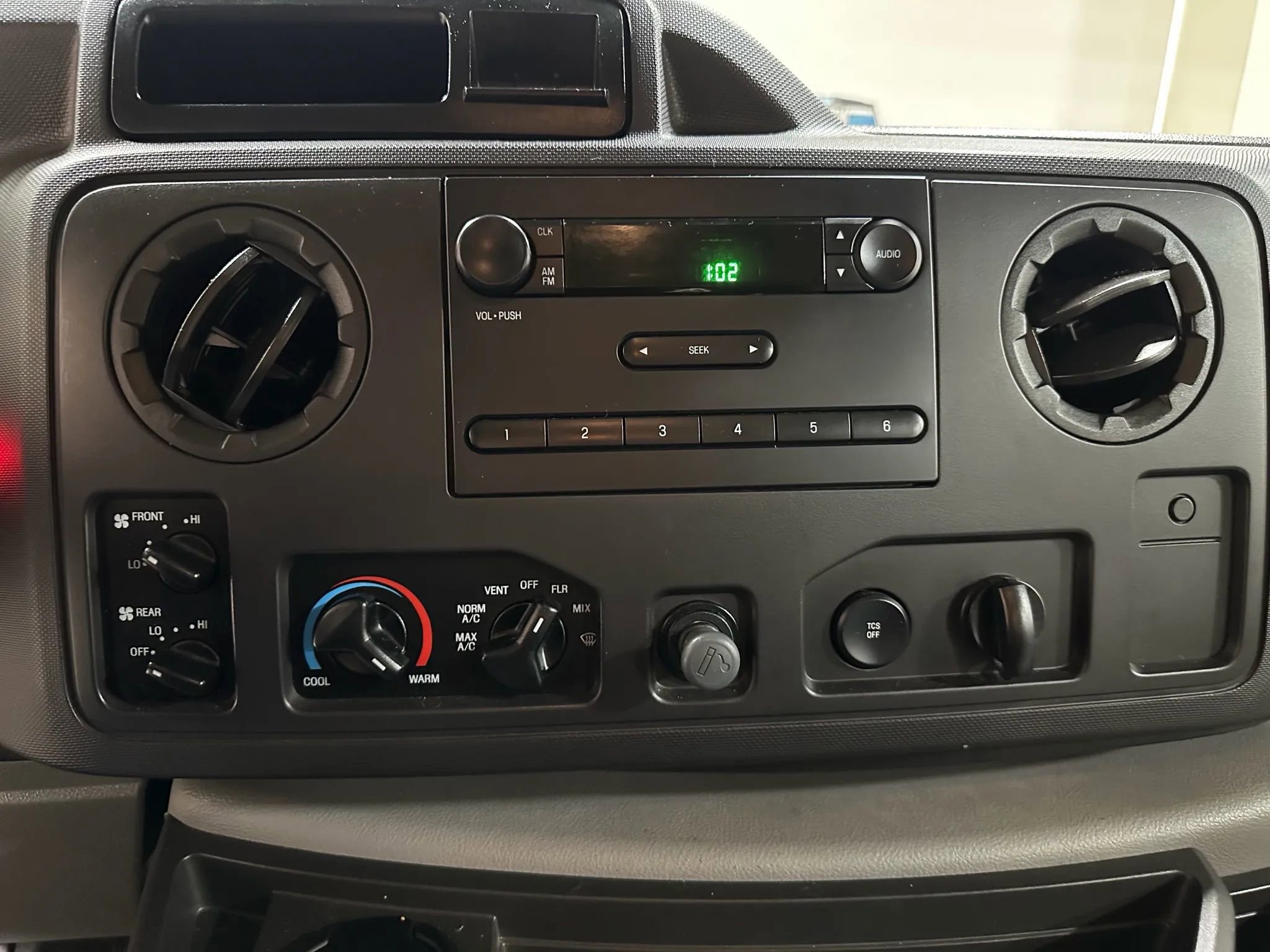 Used 2011 Ford E-150 and Econoline 150 Wagon image 49