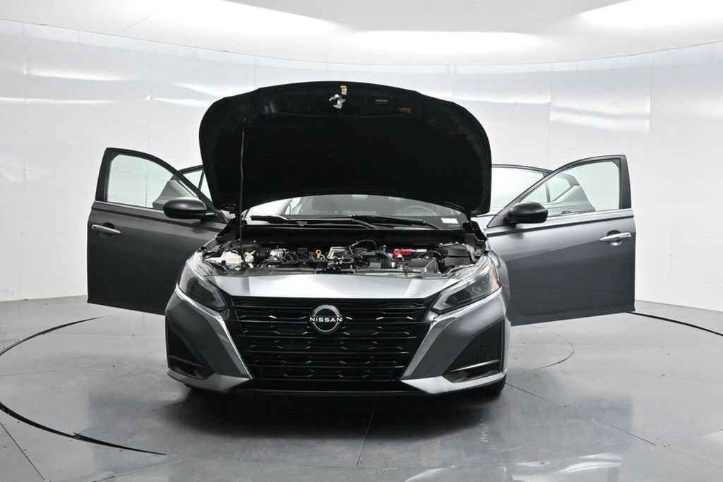 Used 2024 Nissan Altima 2.5 SV FWD image 43