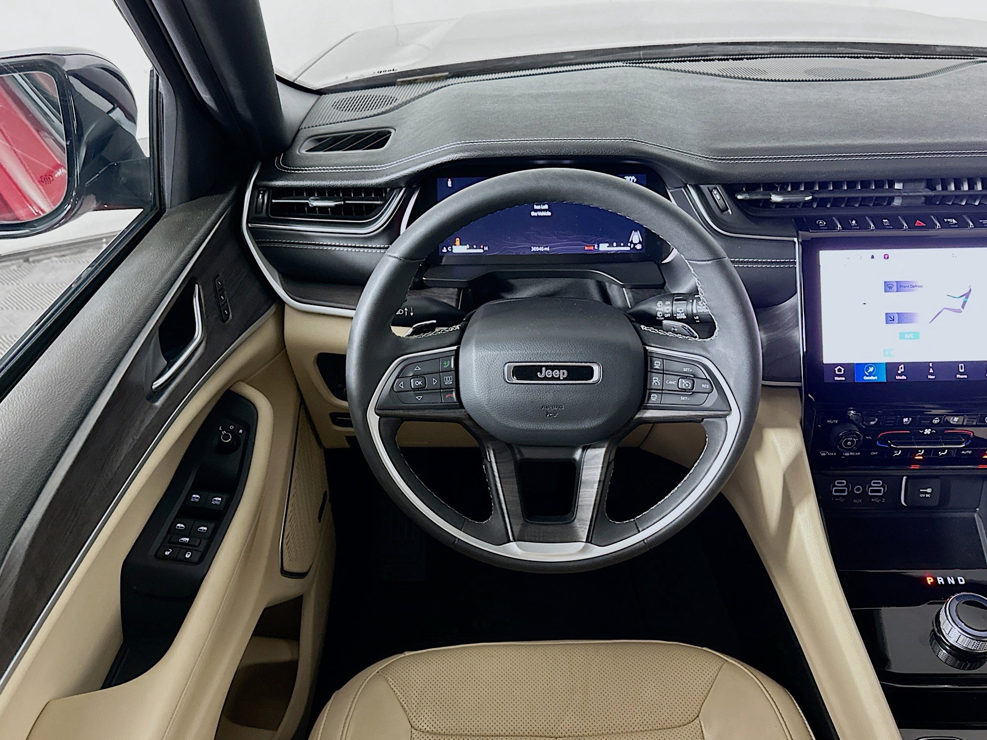 Used 2023 Jeep Grand Cherokee Limited w/ Luxury Tech Group II image 18