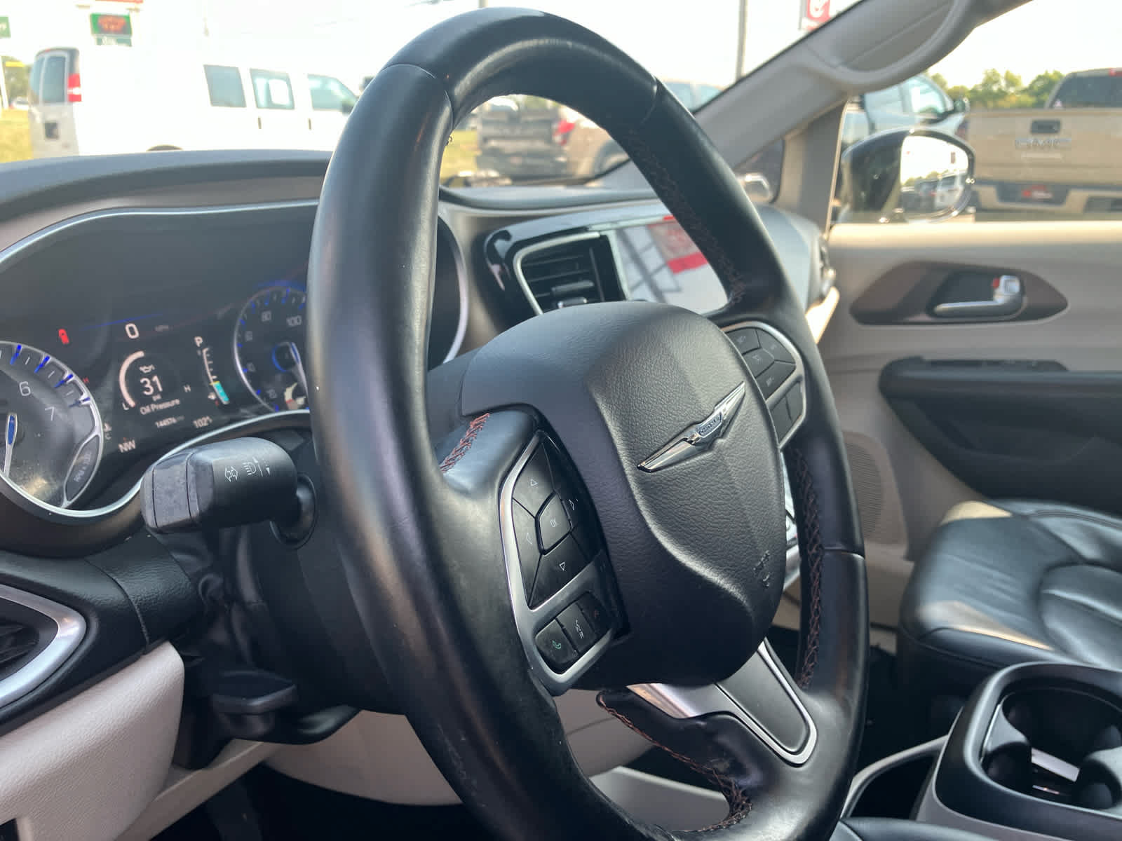 Used 2017 Chrysler Pacifica Touring-L Plus w/ Tire & Wheel Group FWD image 9
