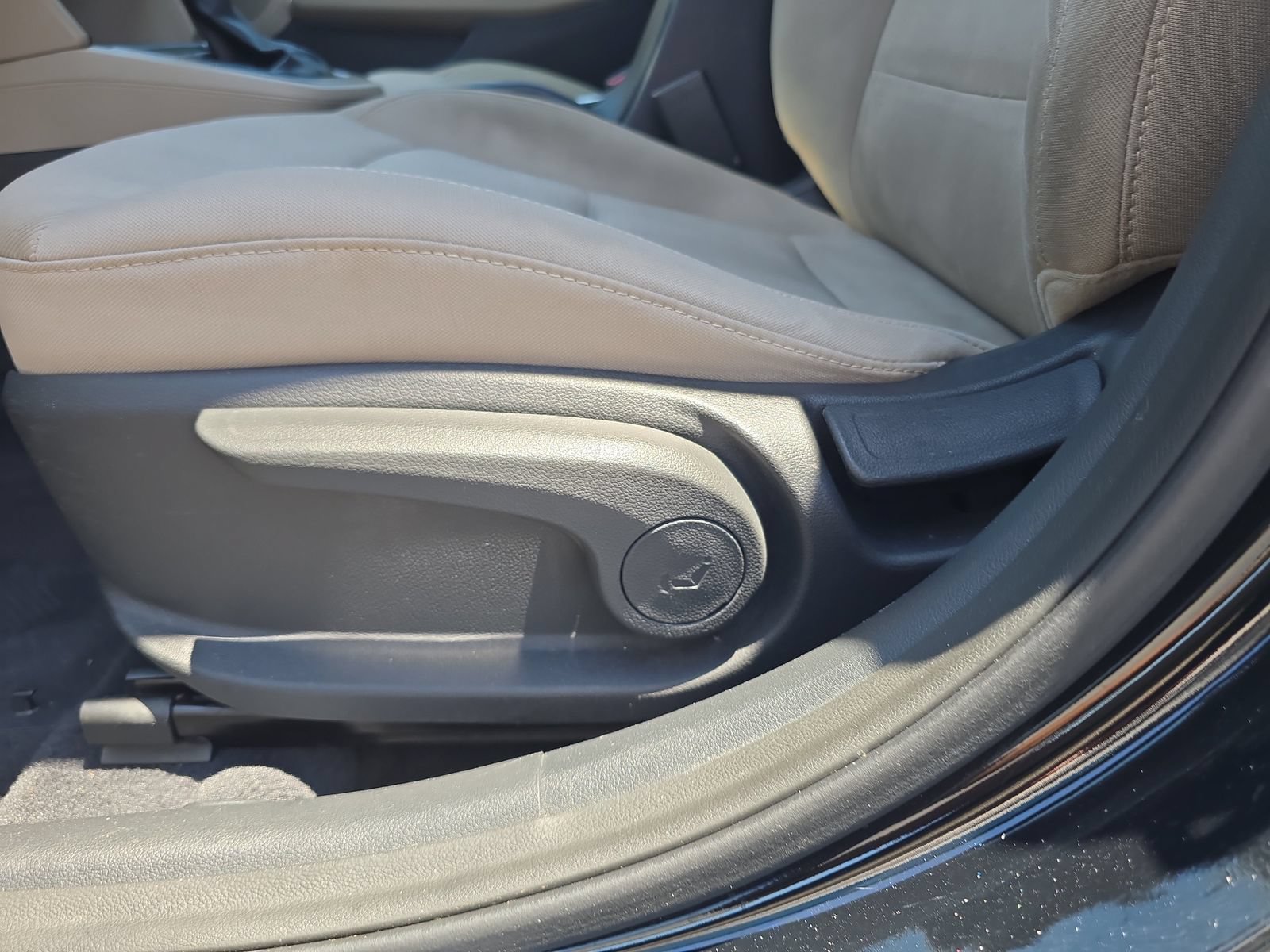 Used 2017 Hyundai Elantra SE FWD image 16
