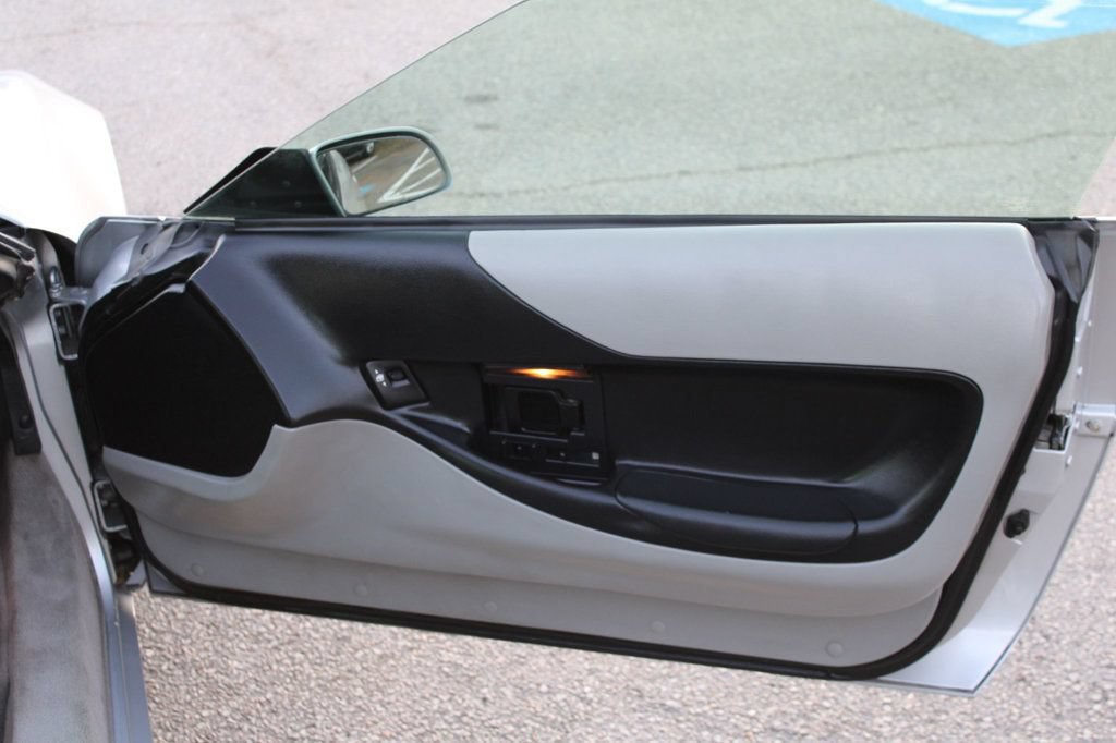 Used 1996 Chevrolet Corvette Convertible RWD image 15