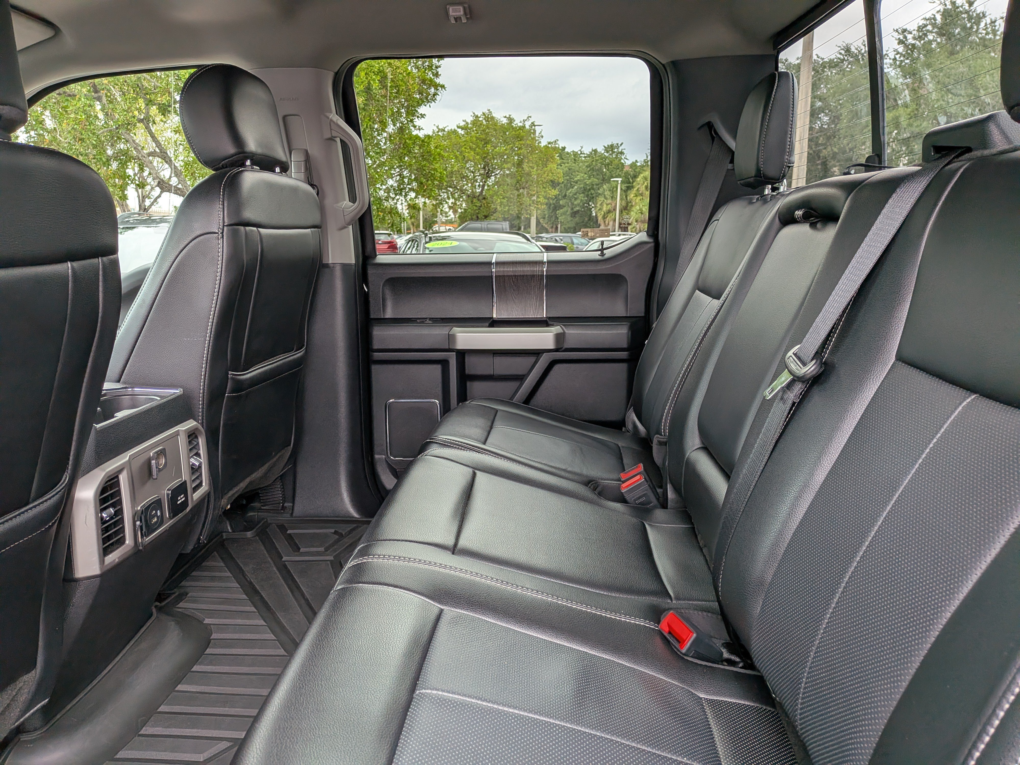 Used 2021 Ford F250 Lariat w/ Lariat Value Package AWD/4WD image 14