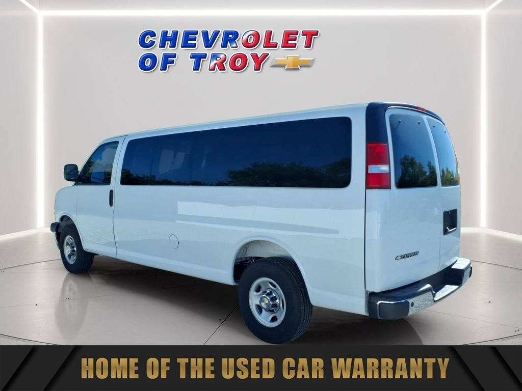 Used 2025 Chevrolet Express 3500 LT w/ LT Preferred Equipment Group RWD image 7