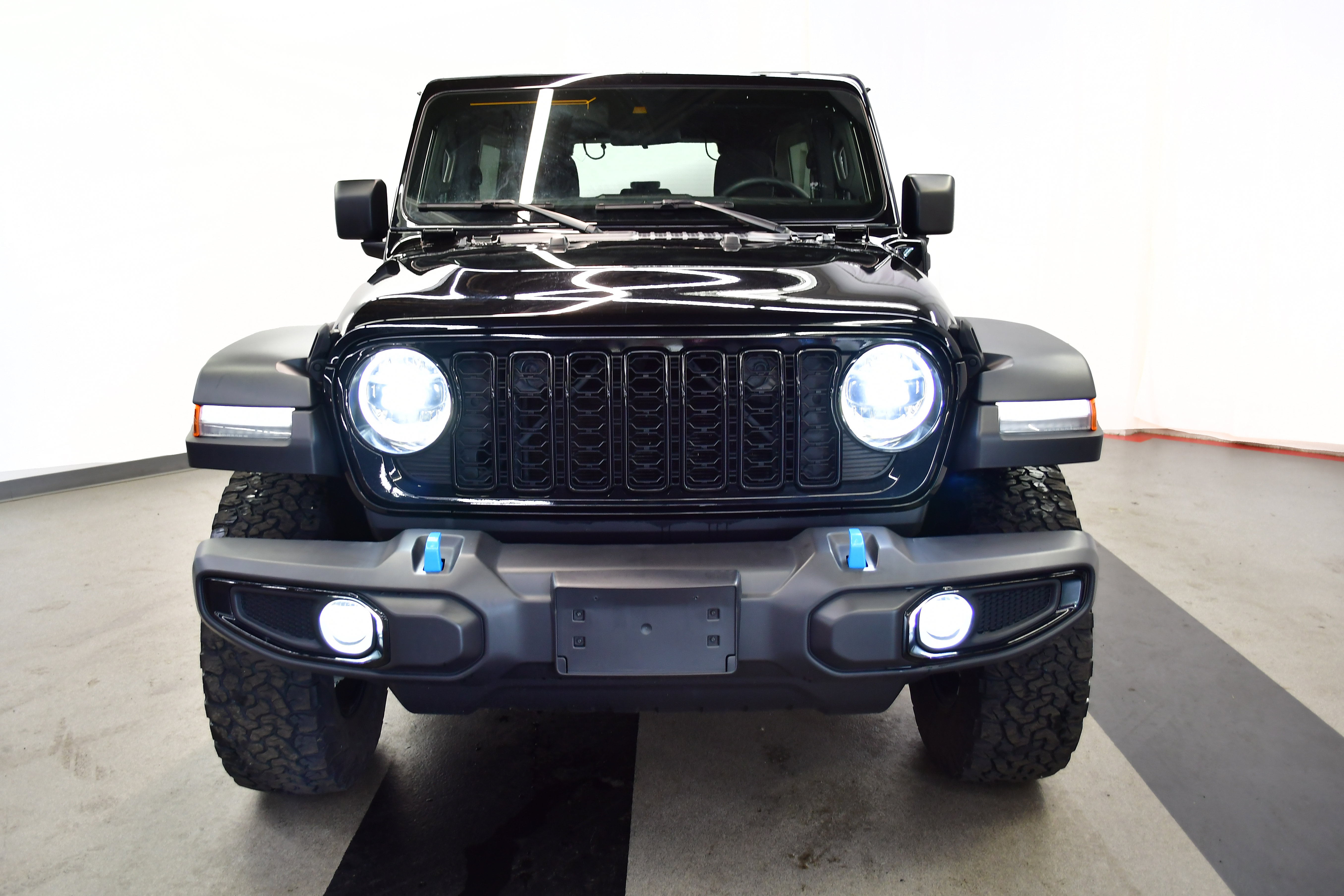 Used 2024 Jeep Wrangler Unlimited AWD/4WD image 3