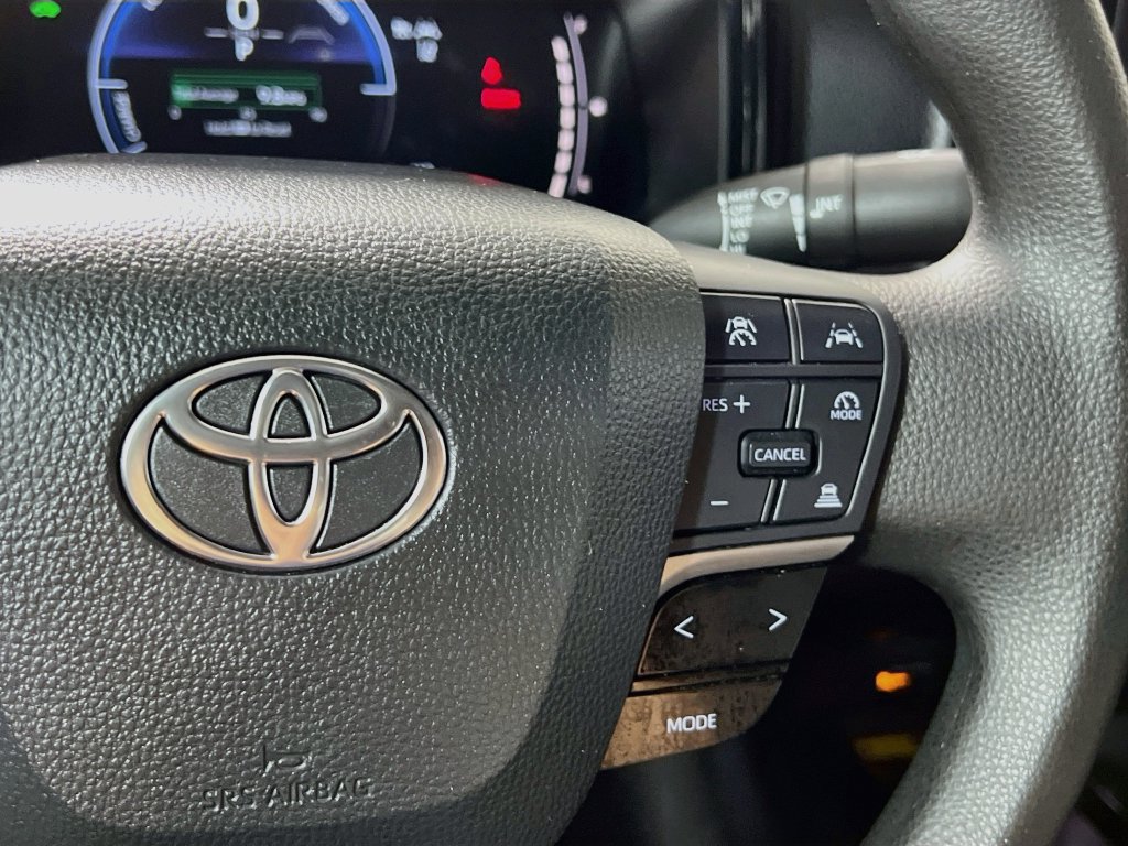 Used 2025 Toyota Camry LE FWD image 17