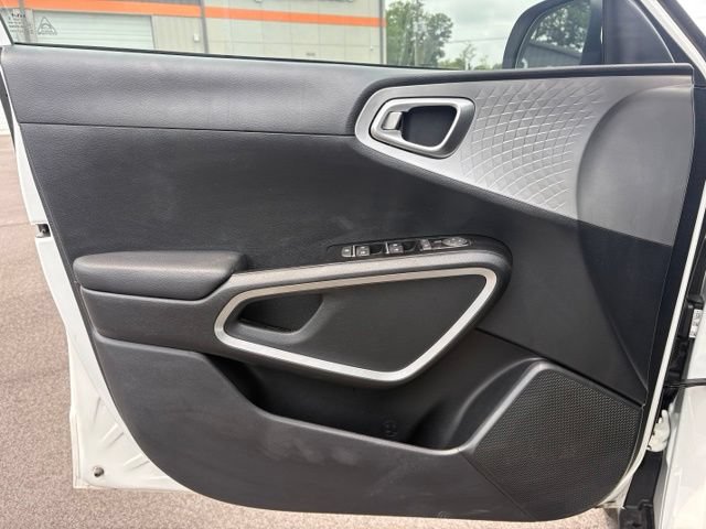 Used 2025 Kia Soul S FWD image 9