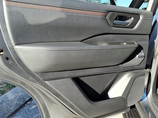 New 2026 Nissan Armada SL image 9