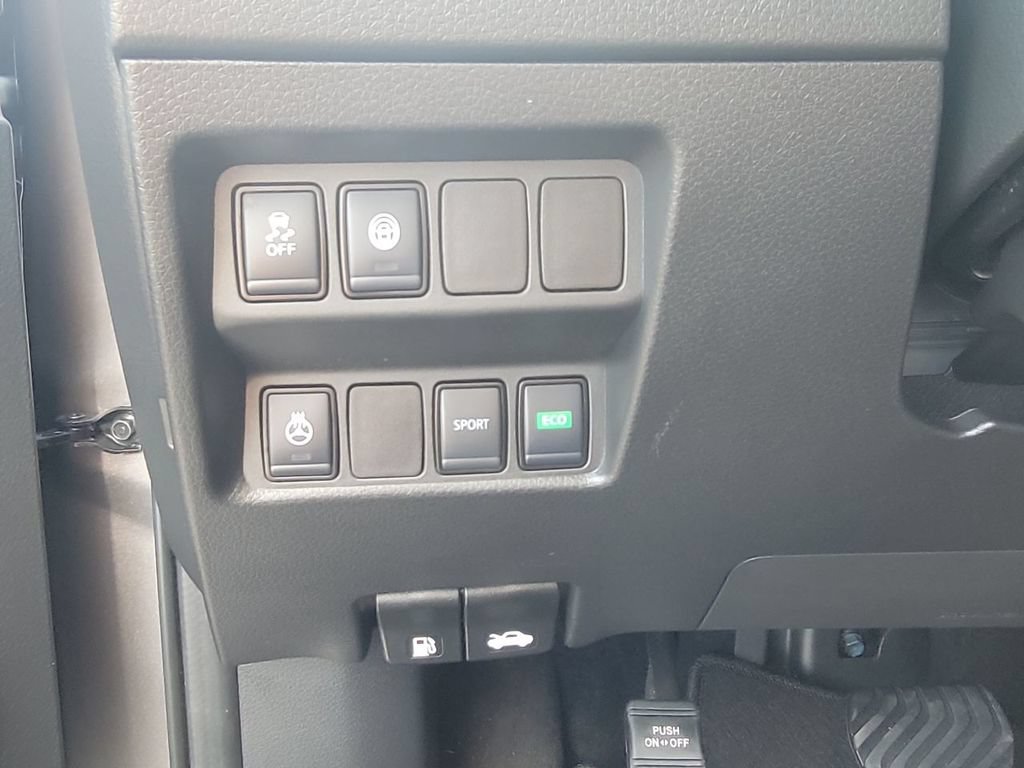 Used 2022 Nissan Rogue Sport SV FWD image 17
