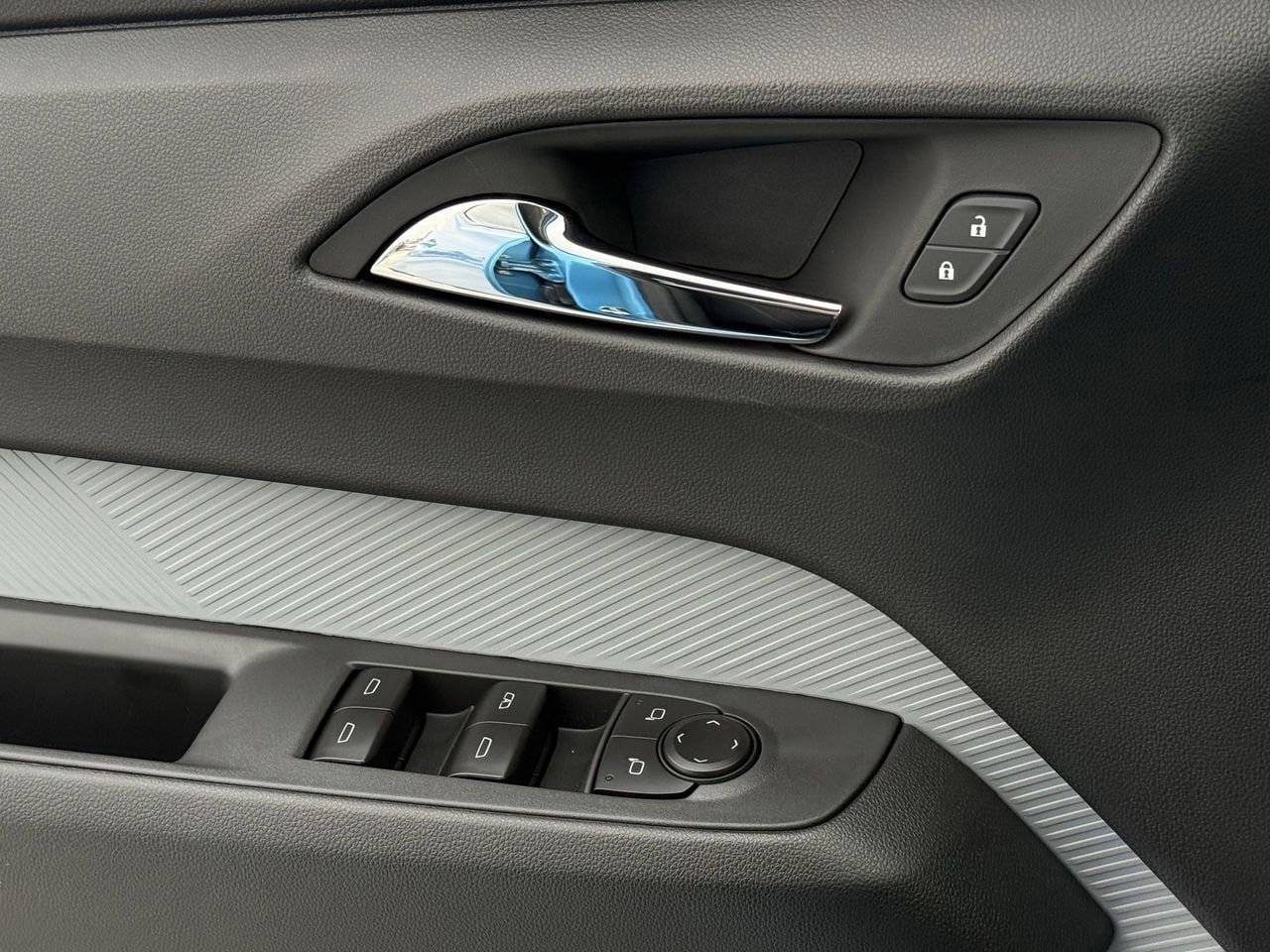 New 2027 Chevrolet Bolt LT w/ Comfort Package image 17