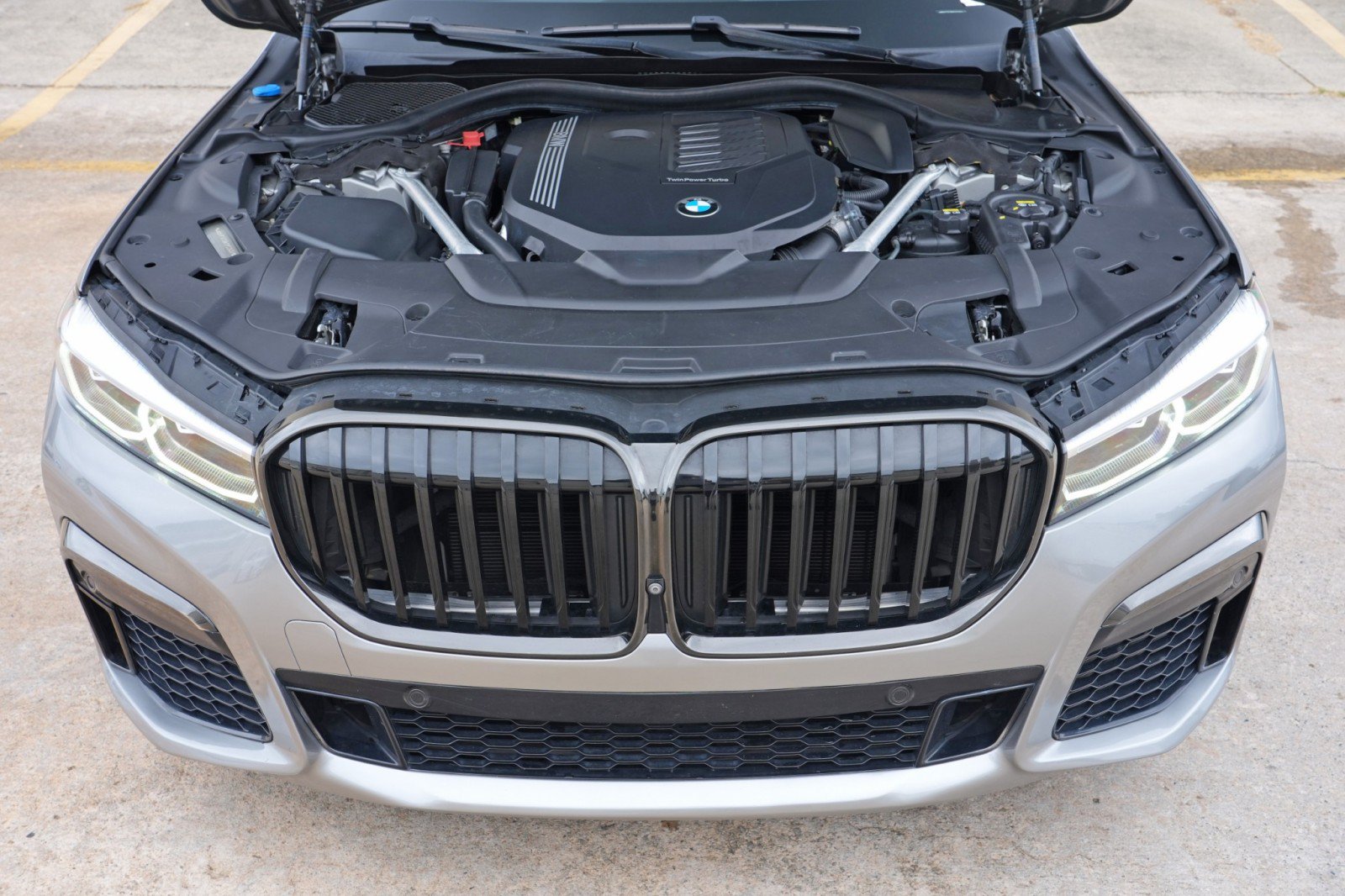 Used 2022 BMW 740i w/ M Sport Package RWD image 8