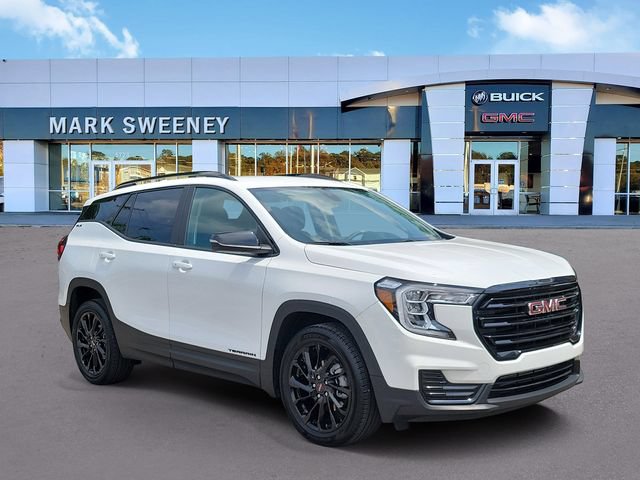 Used 2023 GMC Terrain SLE w/ Driver Convenience Package FWD image 3