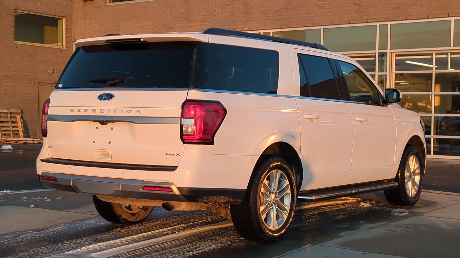 Used 2022 Ford Expedition Max XLT image 7