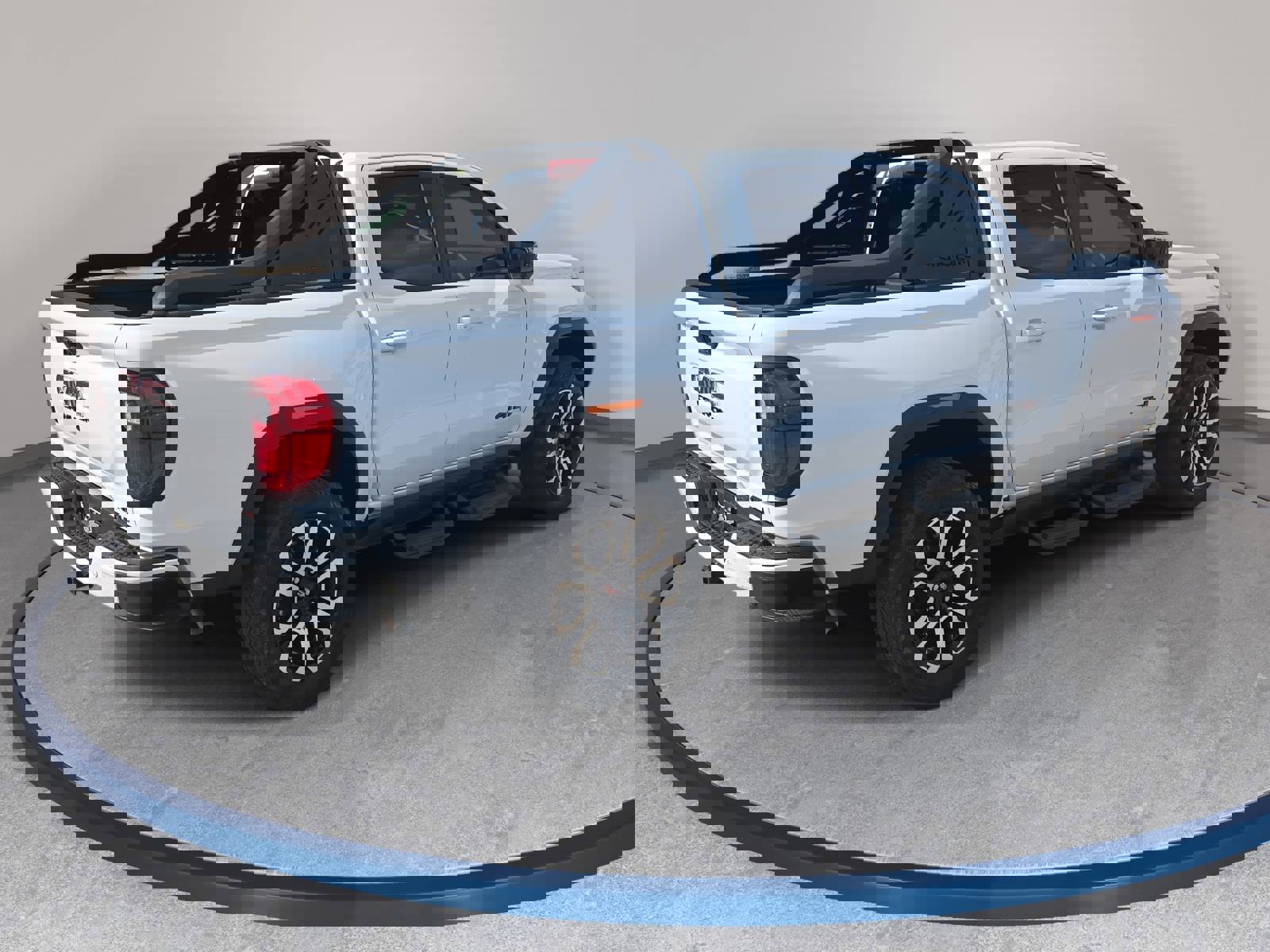 Used 2025 GMC Canyon AT4 w/ Nightfall Edition image 5