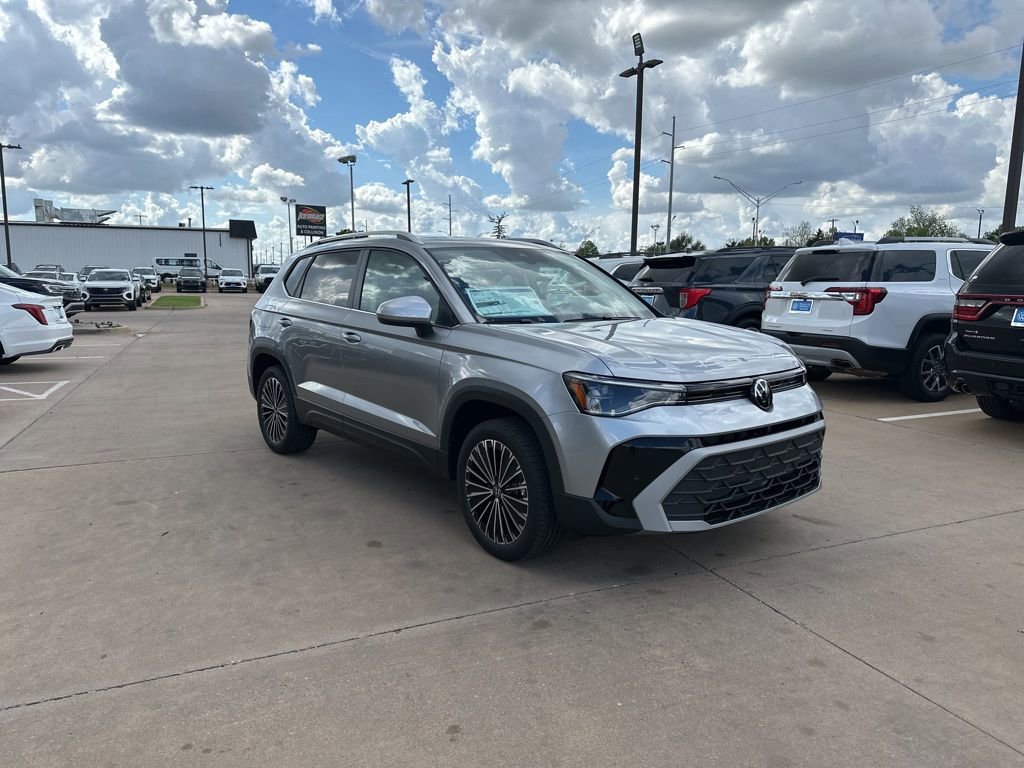 New 2026 Volkswagen Taos SE FWD image 3
