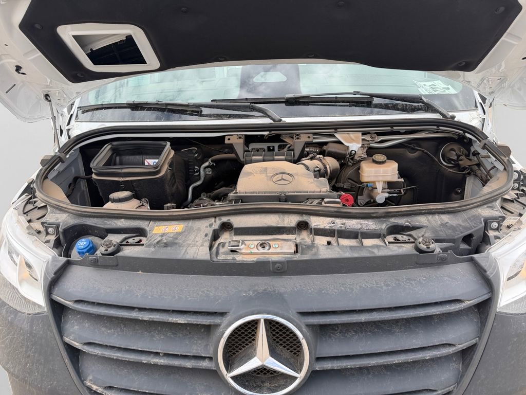 Used 2025 Mercedes-Benz Sprinter 2500 image 9