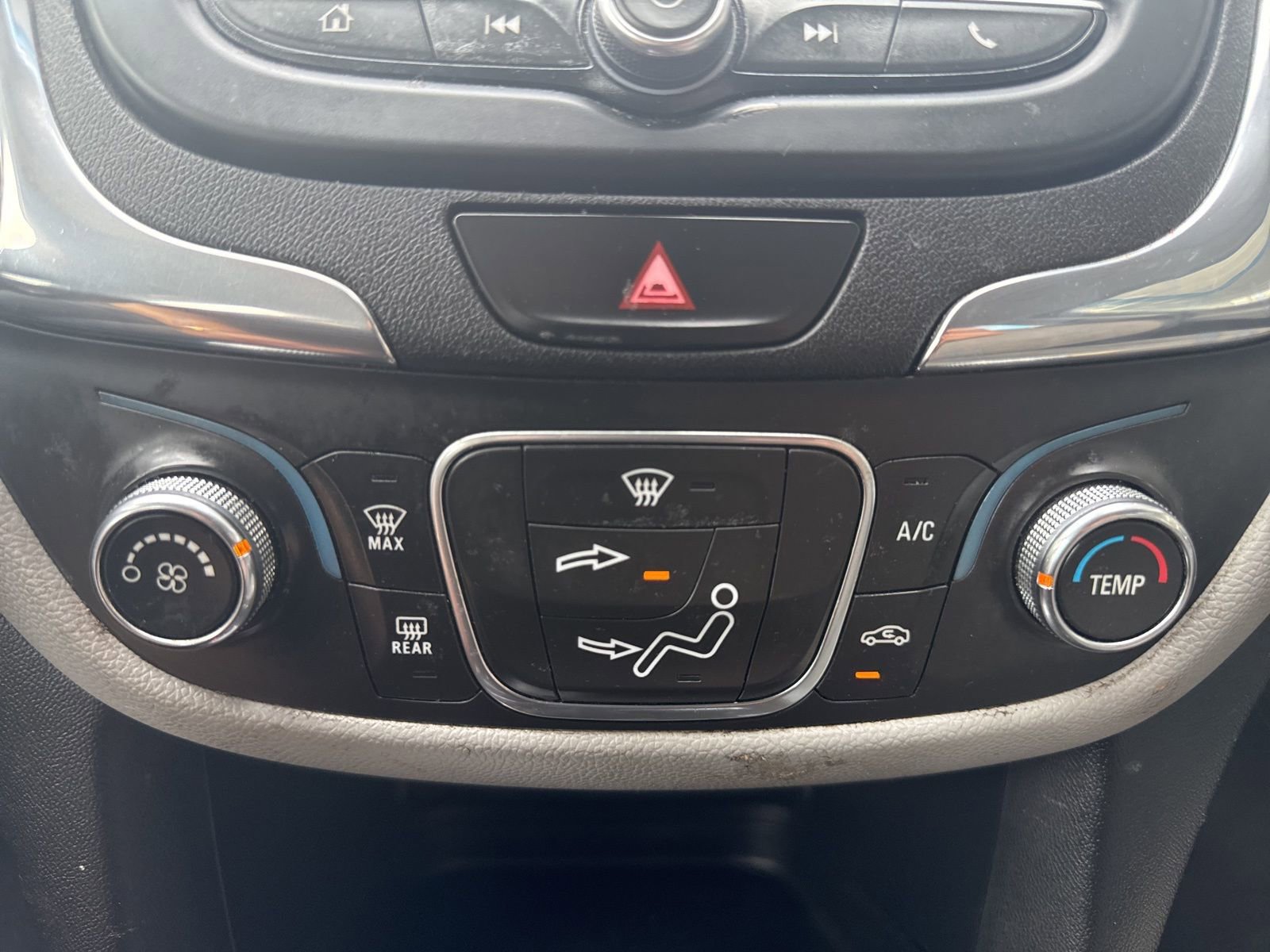 Used 2020 Chevrolet Equinox LS FWD image 23