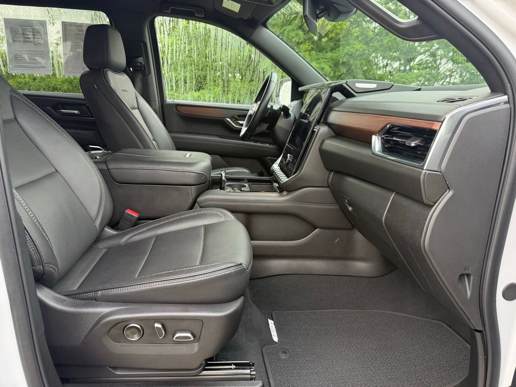 Used 2025 GMC Yukon XL Denali AWD/4WD image 22