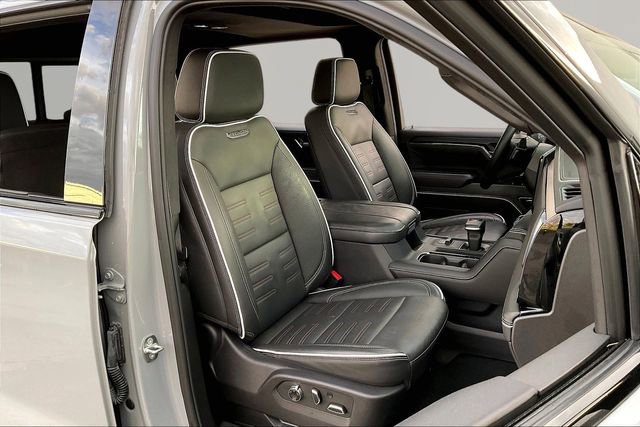 Used 2023 Chevrolet Suburban Premier image 20