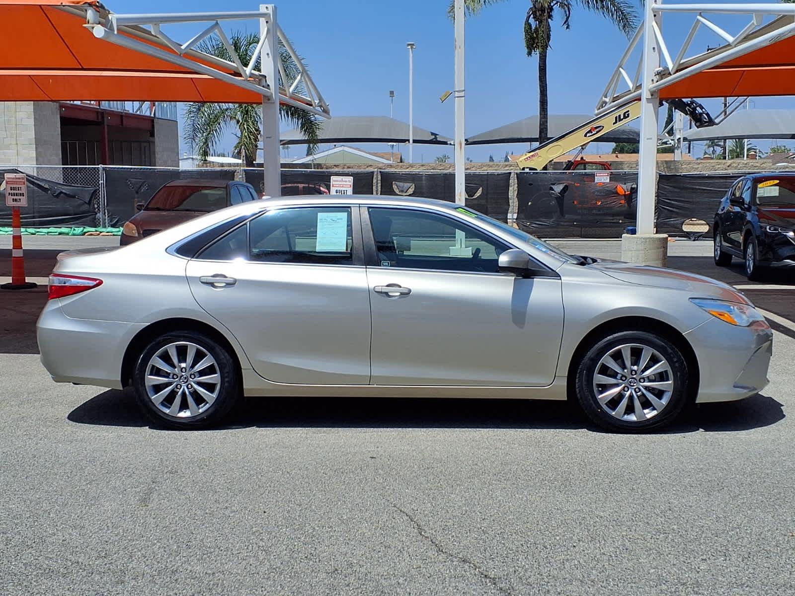 Used 2017 Toyota Camry XLE w/ Convenience Package FWD image 3
