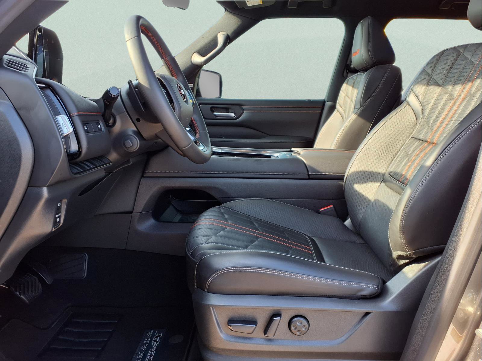Used 2025 Nissan Armada PRO-4X w/ Pro-4X Premium Package image 10