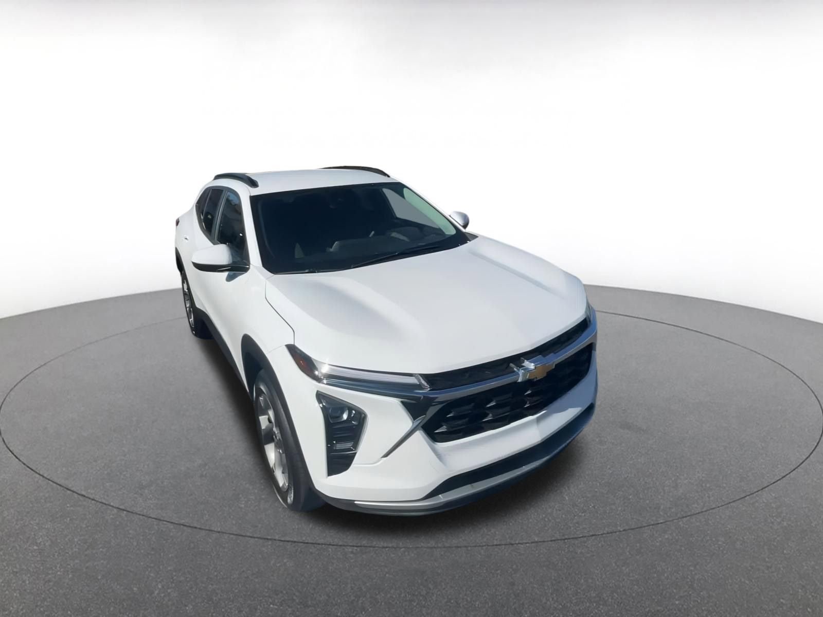 Used 2025 Chevrolet Trax LT image 2