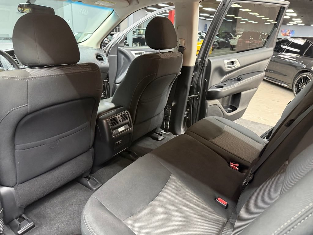 Used 2020 Nissan Pathfinder S AWD/4WD image 39