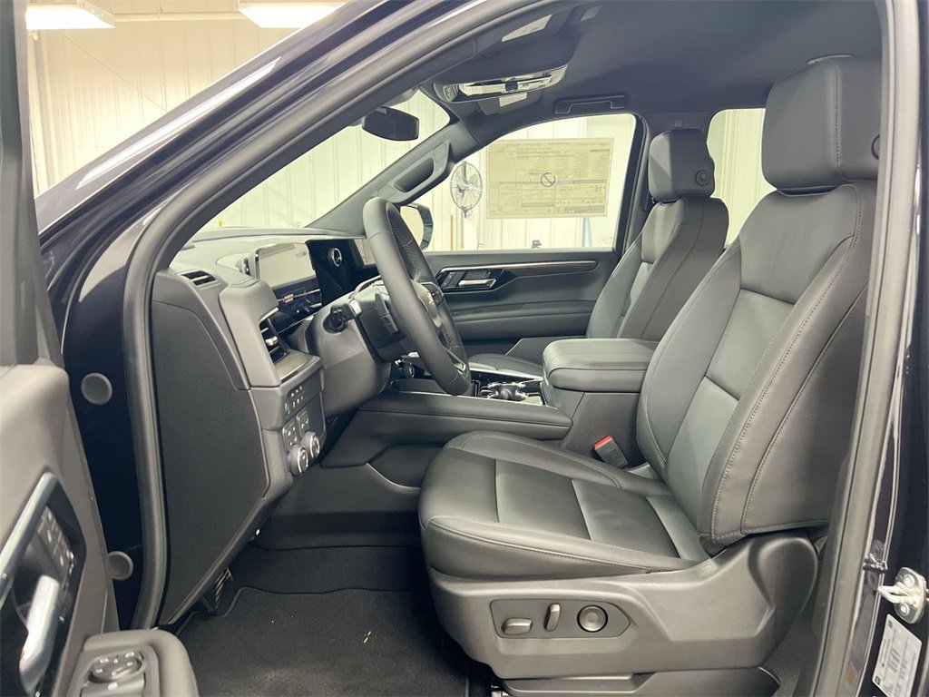 New 2026 Chevrolet Suburban LT image 19