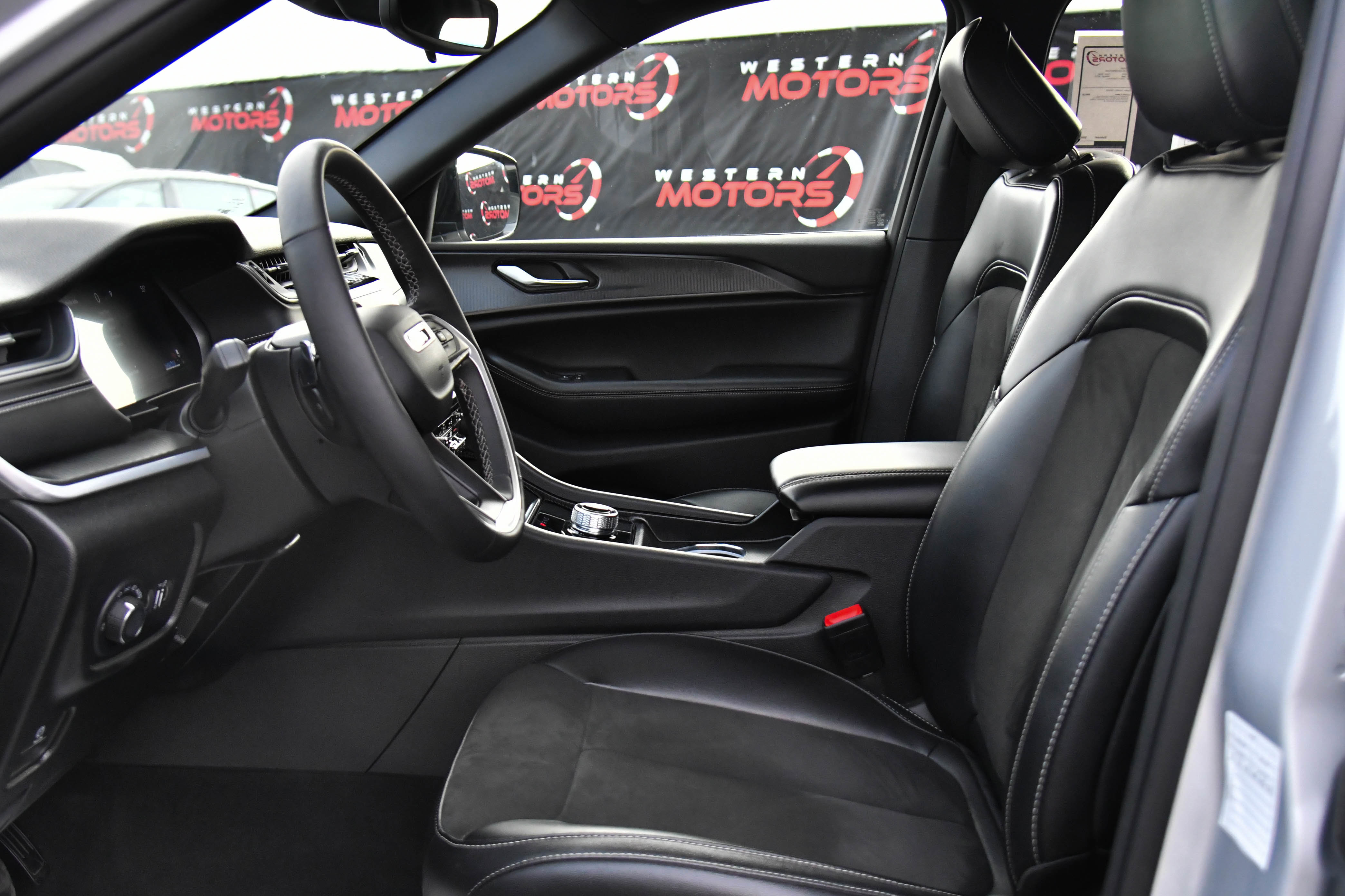 Used 2024 Jeep Grand Cherokee L Laredo image 18