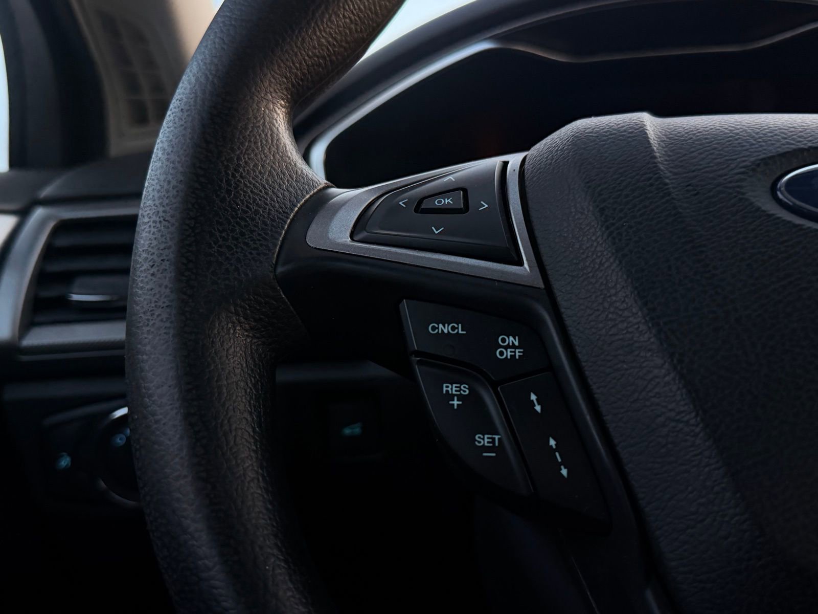 Used 2019 Ford Fusion SE FWD image 31