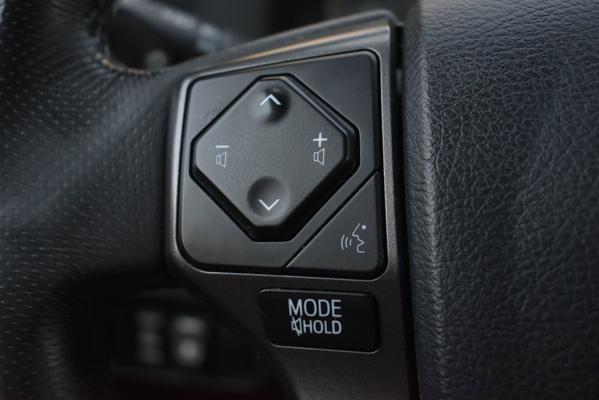 Used 2017 Toyota Tacoma TRD Sport w/ Premium & Technology Package image 19