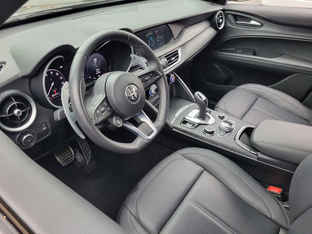 Used 2024 Alfa Romeo Stelvio Sprint image 3
