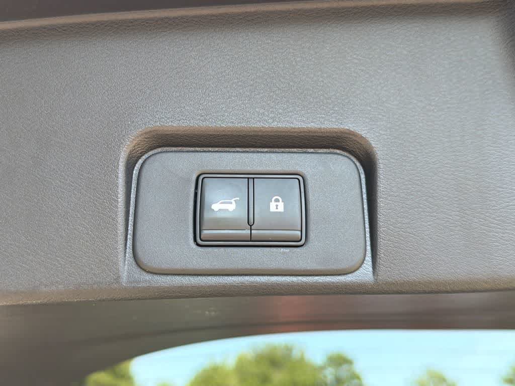Used 2024 Nissan Rogue SV AWD/4WD image 17