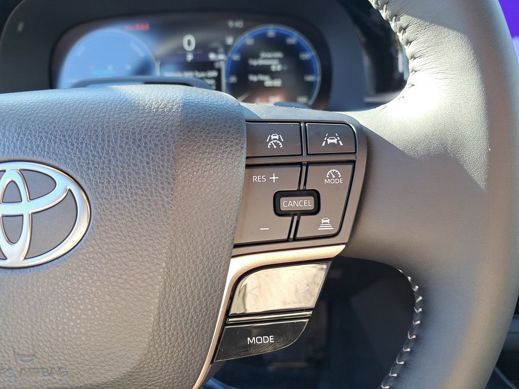 Certified 2025 Toyota Crown Signia image 21