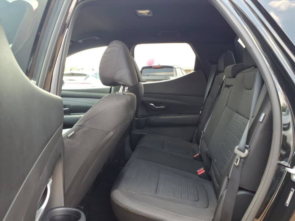 Used 2025 Hyundai Santa Cruz SE FWD image 12