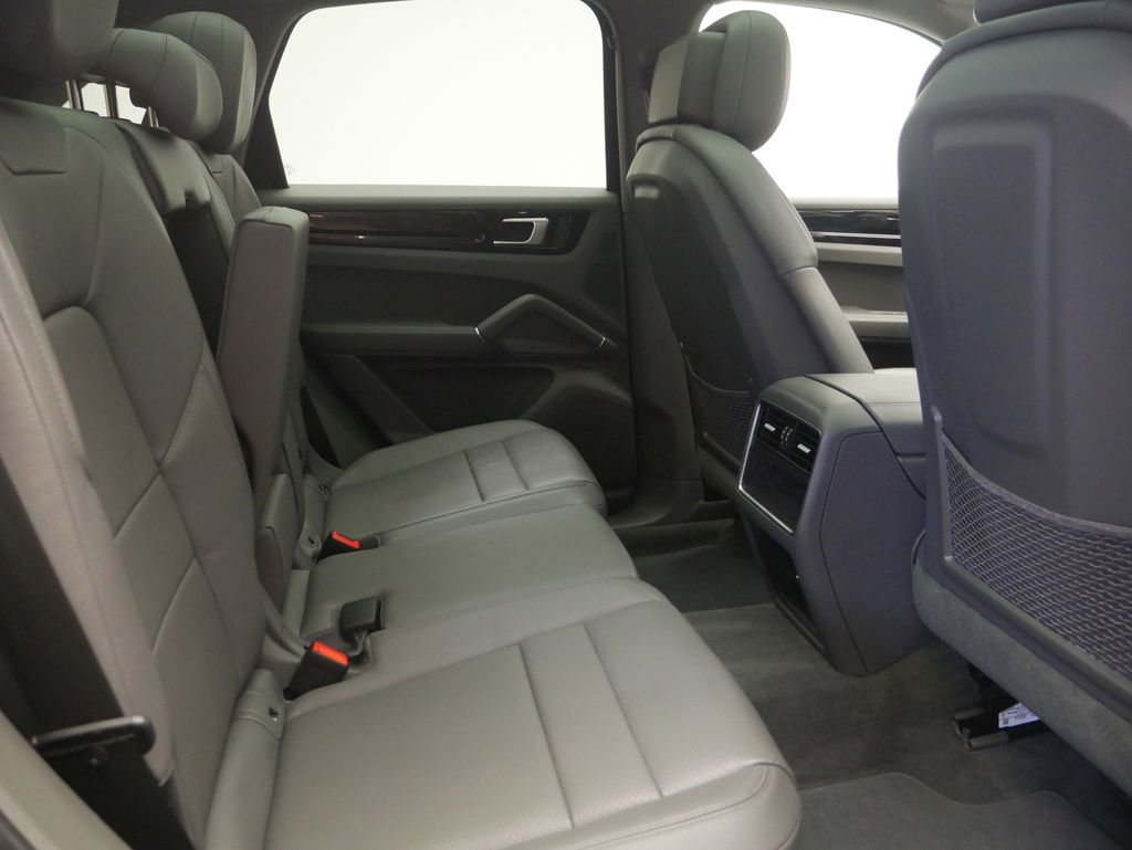 Certified 2023 Porsche Cayenne image 27